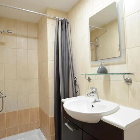 דירה Glabur - The Cozy Atelier - City, Free Parking & Wifi, Welcomes You!!!
